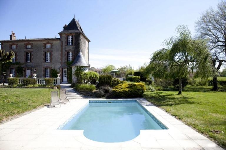 Bed and Breakfast Les Lauriers Peyrat-de-Bellac Экстерьер фото