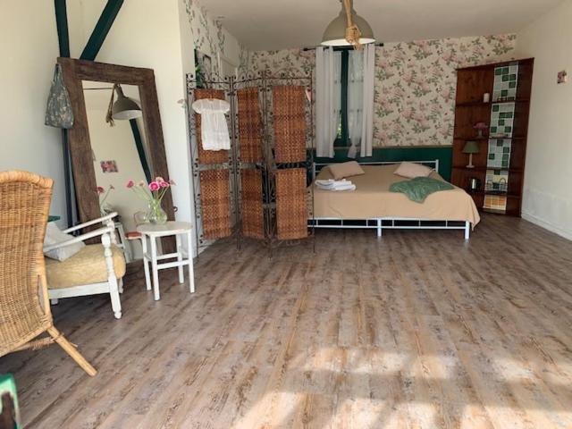 Bed and Breakfast Les Lauriers Peyrat-de-Bellac Экстерьер фото
